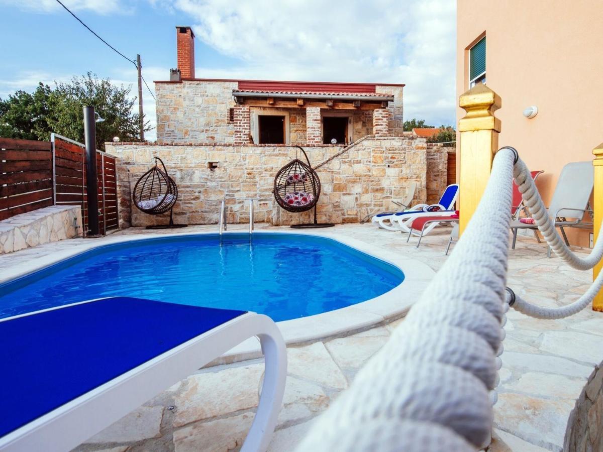 Splendid Holiday Home In Jasenice マスレニツァ エクステリア 写真